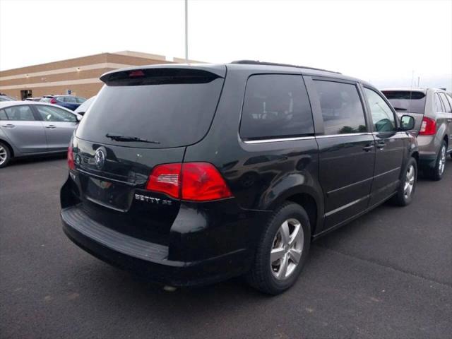 2011 Volkswagen Routan SE