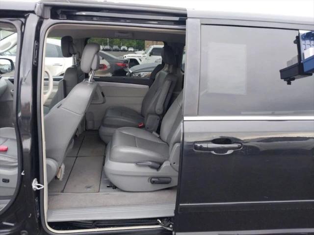 2011 Volkswagen Routan SE