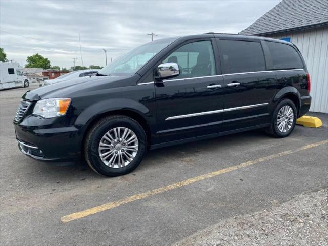 2015 Chrysler Town & Country Touring-L