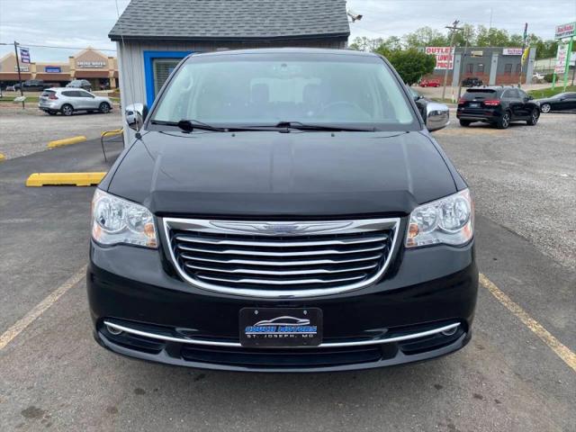 2015 Chrysler Town & Country Touring-L
