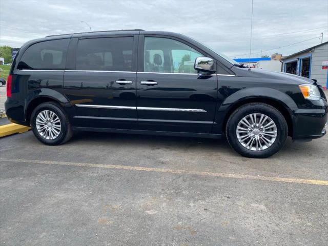 2015 Chrysler Town & Country Touring-L
