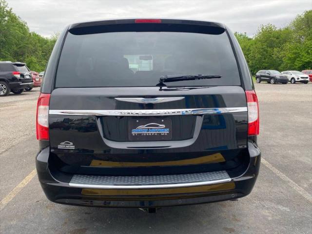 2015 Chrysler Town & Country Touring-L