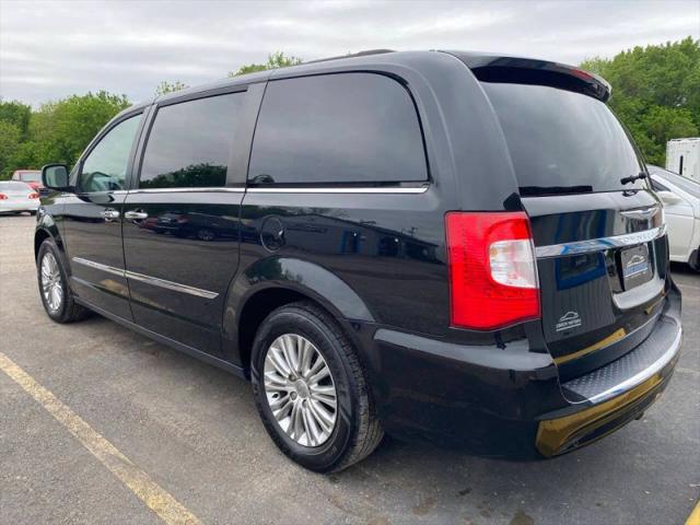 2015 Chrysler Town & Country Touring-L