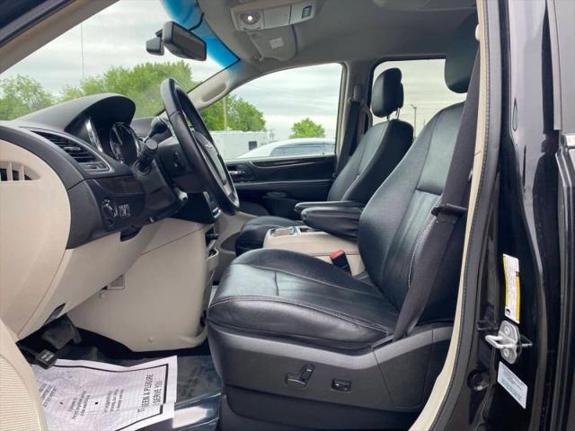 2015 Chrysler Town & Country Touring-L