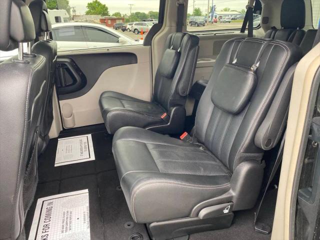 2015 Chrysler Town & Country Touring-L