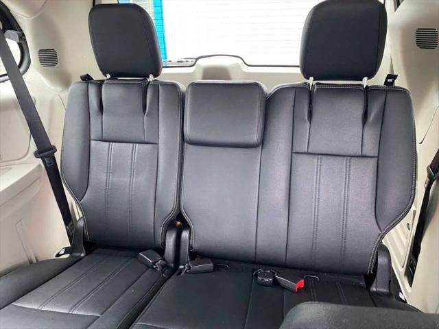 2015 Chrysler Town & Country Touring-L