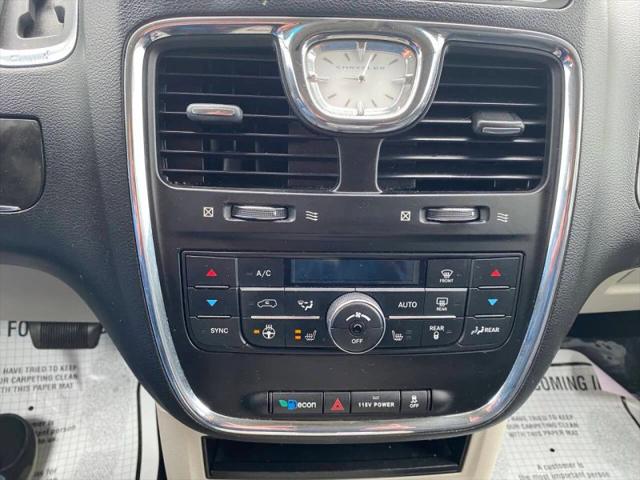 2015 Chrysler Town & Country Touring-L