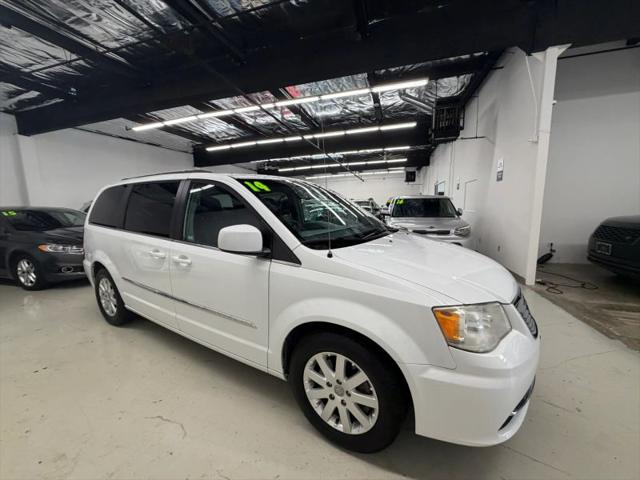 2014 Chrysler Town & Country Touring
