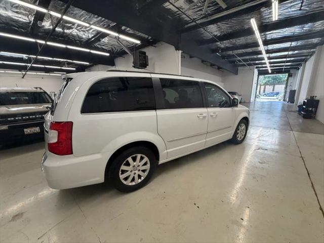 2014 Chrysler Town & Country Touring