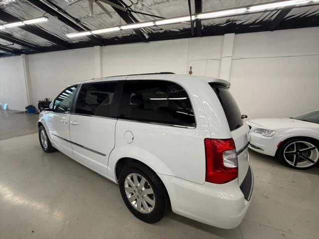2014 Chrysler Town & Country Touring