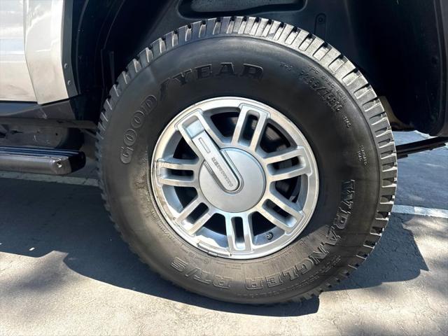 2006 HUMMER H3 Base