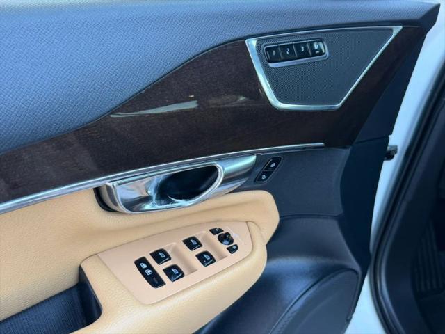 2016 Volvo XC90 T6 Momentum