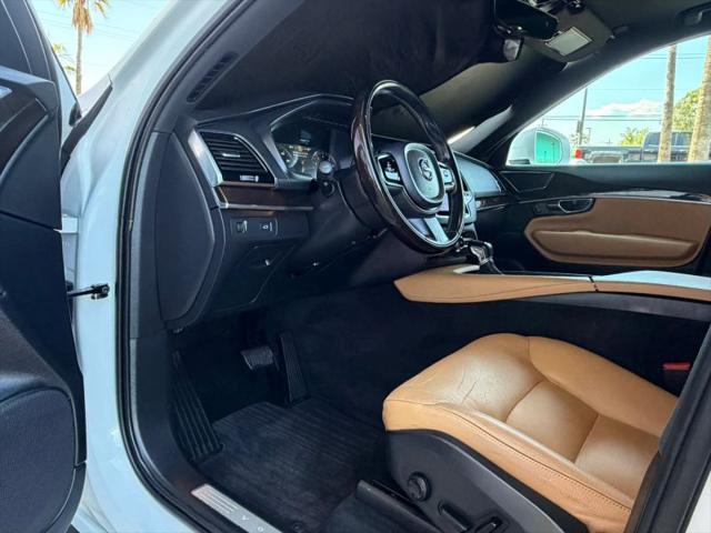 2016 Volvo XC90 T6 Momentum