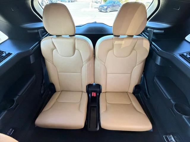 2016 Volvo XC90 T6 Momentum