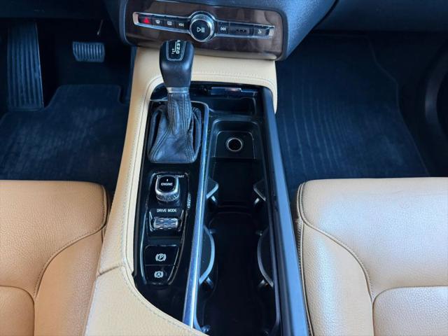 2016 Volvo XC90 T6 Momentum