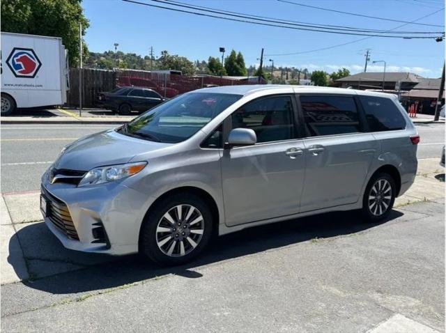 2020 Toyota Sienna LE