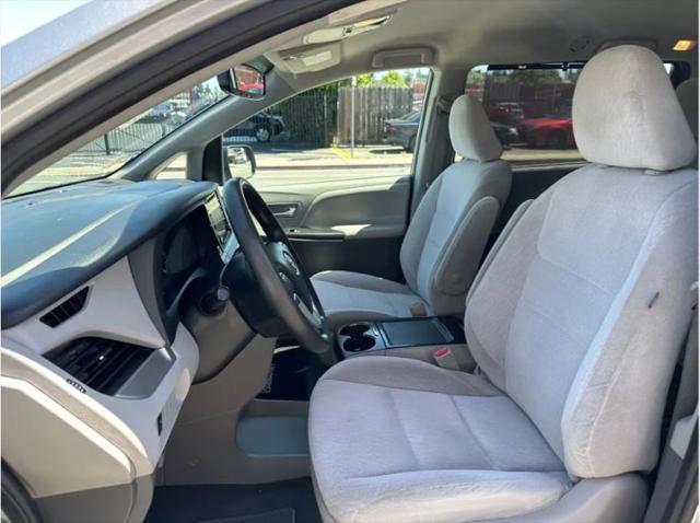 2020 Toyota Sienna LE