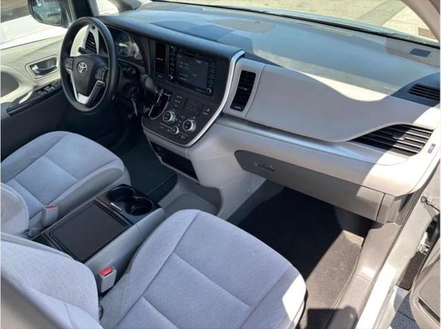 2020 Toyota Sienna LE