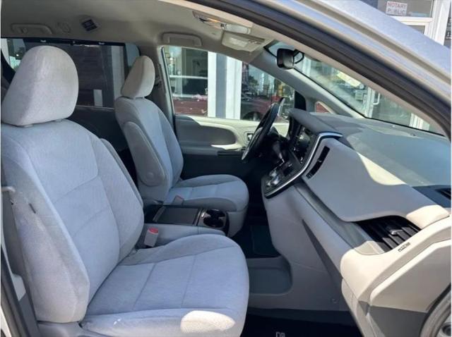 2020 Toyota Sienna LE