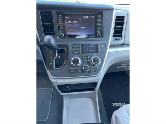 2020 Toyota Sienna LE