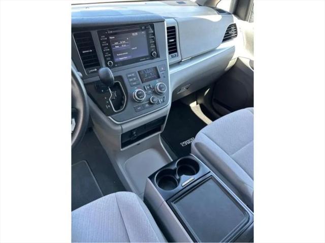 2020 Toyota Sienna LE
