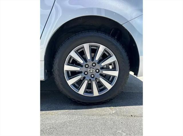 2020 Toyota Sienna LE