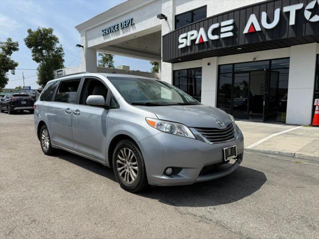 2015 Toyota Sienna XLE 8 Passenger for sale in Azusa, CA