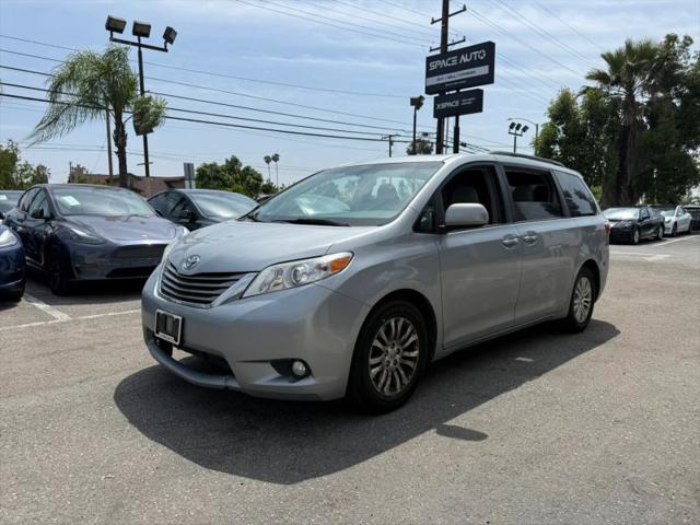 2015 Toyota Sienna XLE 8 Passenger