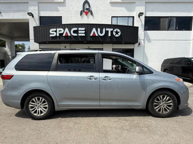 2015 Toyota Sienna XLE 8 Passenger