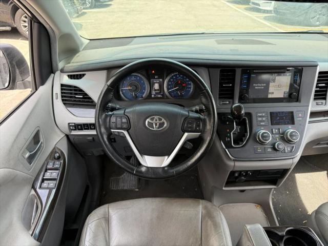 2015 Toyota Sienna XLE 8 Passenger