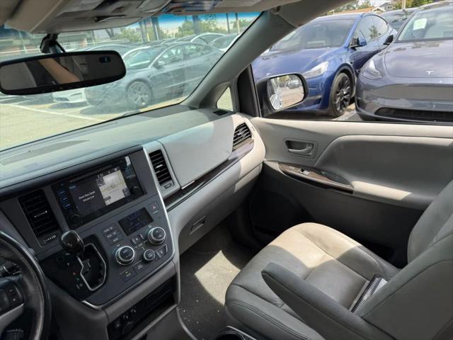 2015 Toyota Sienna XLE 8 Passenger