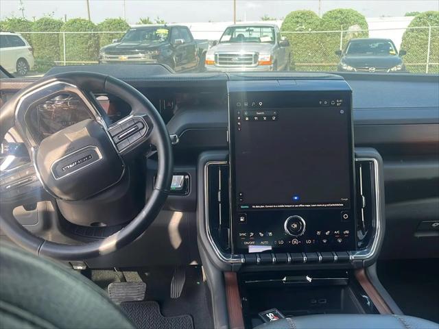2025 GMC Yukon 4WD Denali