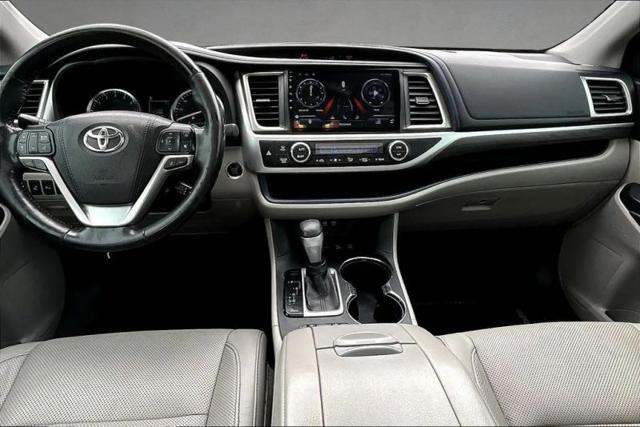 2017 Toyota Highlander Limited Platinum