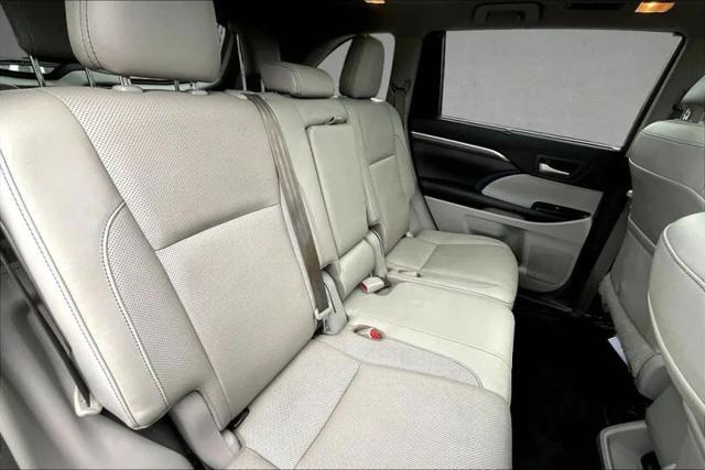2017 Toyota Highlander Limited Platinum