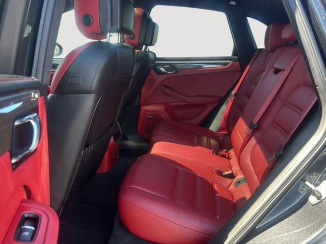 2017 Porsche Macan Turbo w/Performance Package