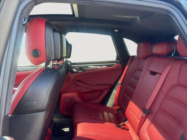 2017 Porsche Macan Turbo w/Performance Package