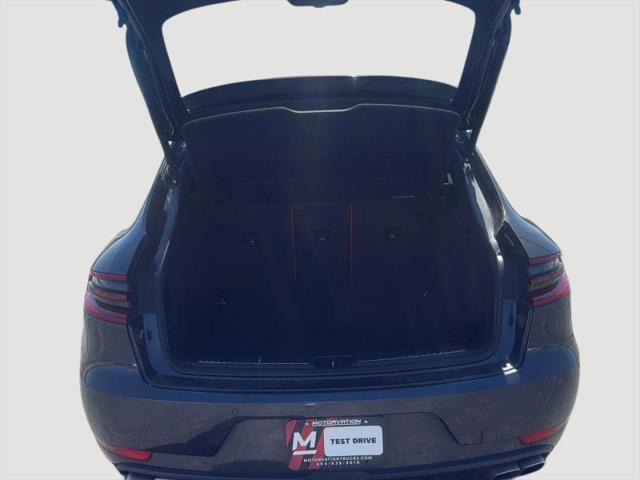 2017 Porsche Macan Turbo w/Performance Package