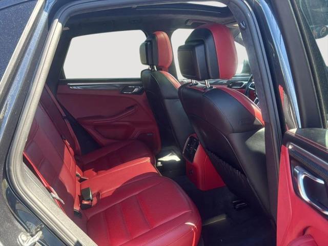 2017 Porsche Macan Turbo w/Performance Package