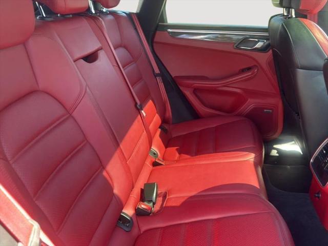 2017 Porsche Macan Turbo w/Performance Package
