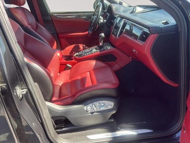 2017 Porsche Macan Turbo w/Performance Package