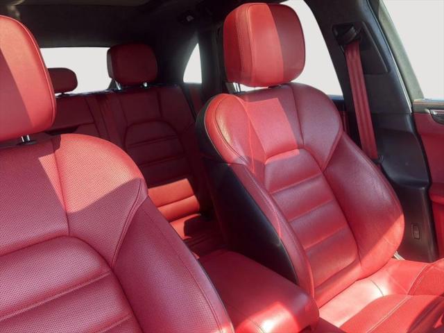 2017 Porsche Macan Turbo w/Performance Package