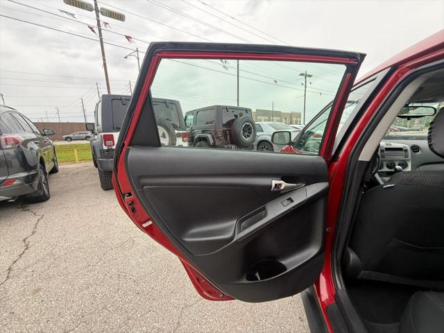 2009 Pontiac Vibe Base