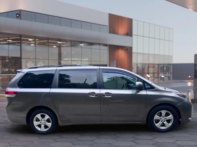 2014 Toyota Sienna LE V6 7 Passenger Mobility