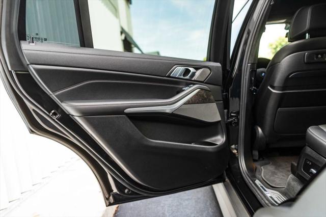 2022 BMW X7 M50i