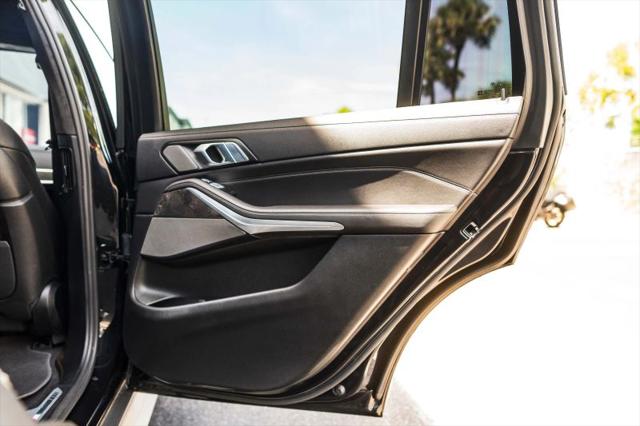 2022 BMW X7 M50i