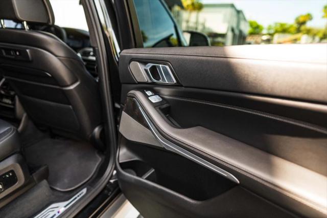 2022 BMW X7 M50i