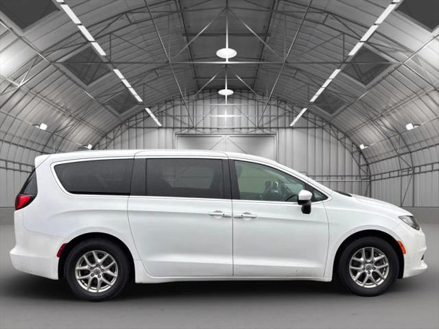 2022 Chrysler Voyager LX
