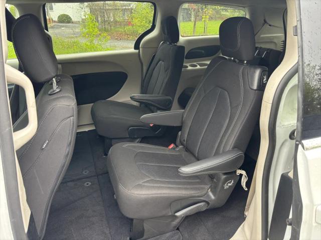 2022 Chrysler Voyager LX