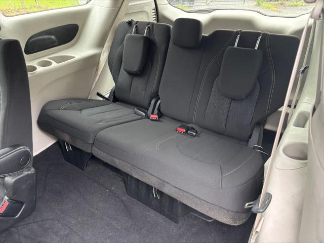 2022 Chrysler Voyager LX