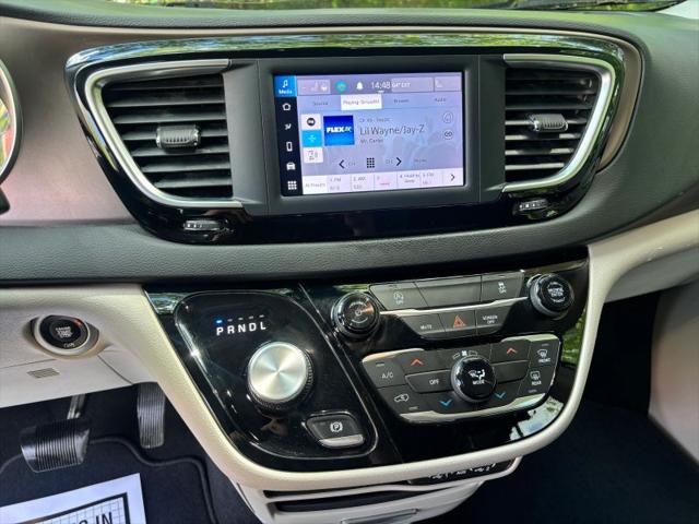 2022 Chrysler Voyager LX